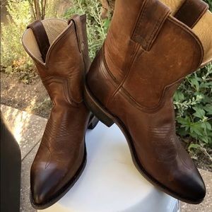 Frye Billy short boots/ ankle boots/ booties